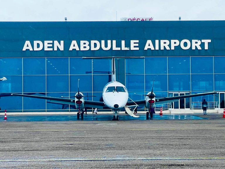 Dowladda Fedaraalka oo Joojisay Duulimaadyadii ka Bixi Jiray Muqdisho.[DHAGEYSO]
