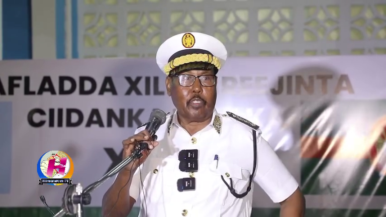 Taliyaha Ciidamada Badda ee Dowladda Federaalka oo Shaqo Joojin Lagu Sameeyay.