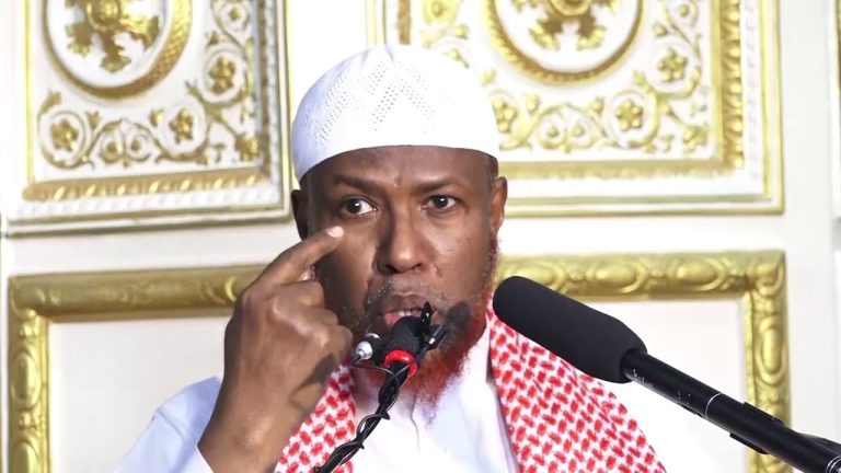 Dr Shiine oo Dhaqaatiirta u Jeediyay Dardaaran Bixiyayna Talooyin la Xiriira Caafimaadka Indhaha.
