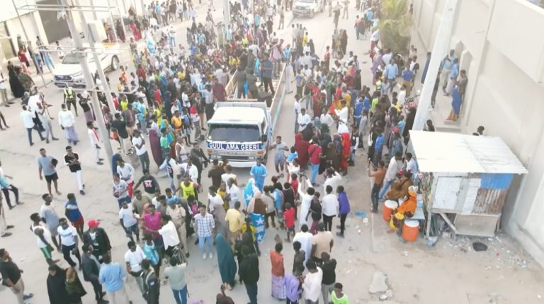 Reer Muqdisho oo Layaab ku Tilmaamay in Dowladda Federaalka Maalgelineyso Colaada Suudaan.