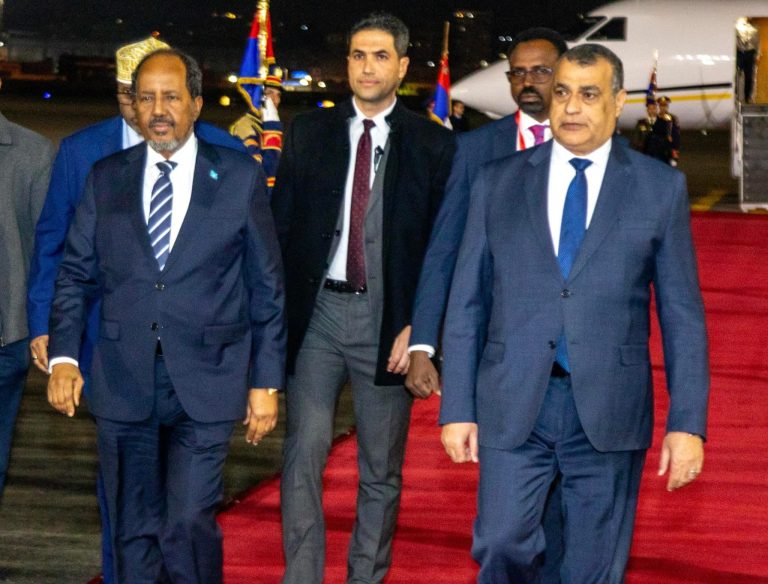 Madaxweynaha Dowladda Fedaraalka oo u Safray Dalka Masar.[DHAGEYSO]