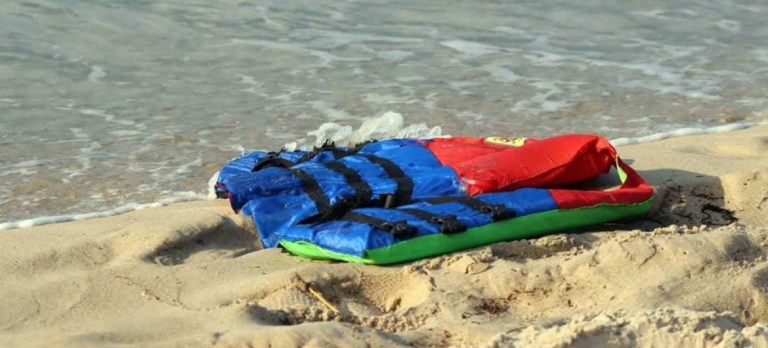 Caruur ku Dhimatay Doon Tahriib oo ku Degtay Badda Mediterranean-ka.