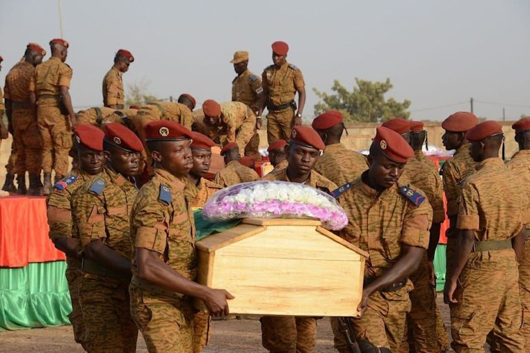 Inkabadan 100 Askari oo Lagu Dilay Weeraro ka Dhacay Dalka Burkina Faso.