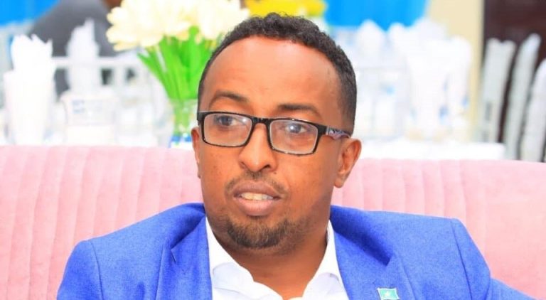Xildhibaan Kale oo Qiray in Al-Shabaab ay la Wareegeen Qeybo Badan oo Kamid ah Sh-dhexe.