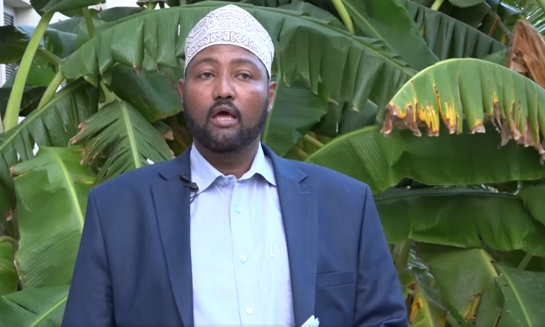 Xildhibaan Keerow oo Xasan Sheekh ku Tilmaamay Inuu Yahay Nin Waalan.[DHAGEYSO]