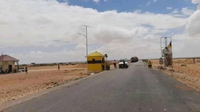 Dagaal Khasaare Dhaliyay oo Ciidamo Kawada Tirsan Maamulka Puntland ku Dhexmaray Garowe.