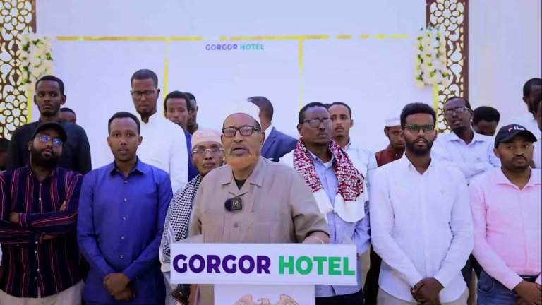 Beesha Maxamuud Hiiraab oo Si Adag Uga Hadashay Xoolo-dhaqato ay Dishay Dowladda Fedaraalka.