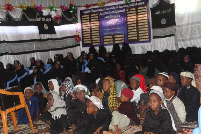 Ku Dhawaad 50 Arday oo Ka Qalin Jabisay Madarasada Miiraath Al-Anbiyaa’ ee Kuunyo Barrow.