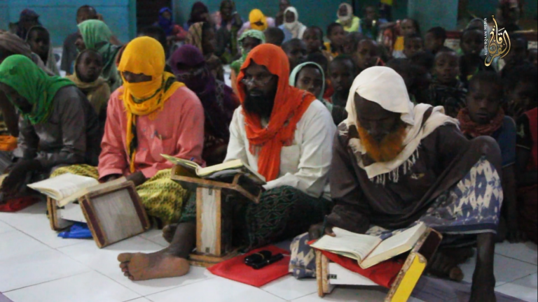 Mucallimiin Udhashay Ajuuraan oo Loo Soo Xiray Xalaqo ay ku Baranayeen Culuumta Qur’aanka.[Warbixin]