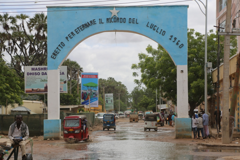 Isticmaalka Shilin Soomaaliga oo ku Yar Baladweyne iyo Shacabka oo Cabasho ka Muujiyay.