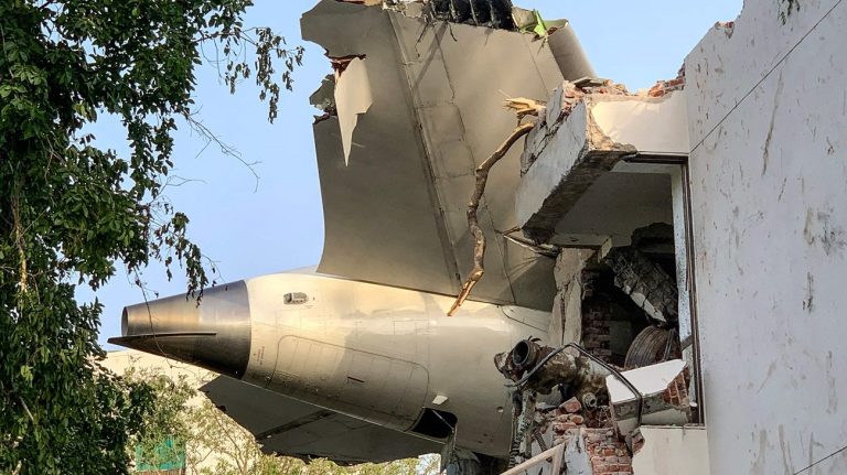 Afar Arrimood oo kuu Sharraxaya Sababta ka Dambeysa Diyaaraddii ku Burburtay Hindiya.[WARBIXIN]