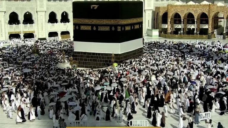 Xujeyda Muslimiinta oo Maanta Si Rasmi Ah U Billaabay Acmaasha Xajka.[WARBIXIN]