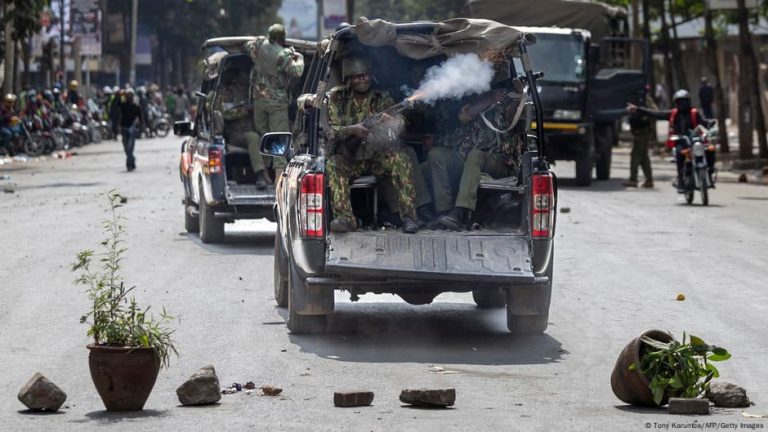 Dadka ku Dhimanaya Dibadbaxyadii Ruxay Dalka Kenya oo Sii Kordhay.