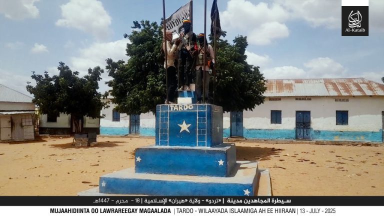 Daawo: Sidey Ciidanka Xarakada Mujaahidiinta Al-Shabaab Ula Wareegeen degaanka Tardo.[Sawirro]